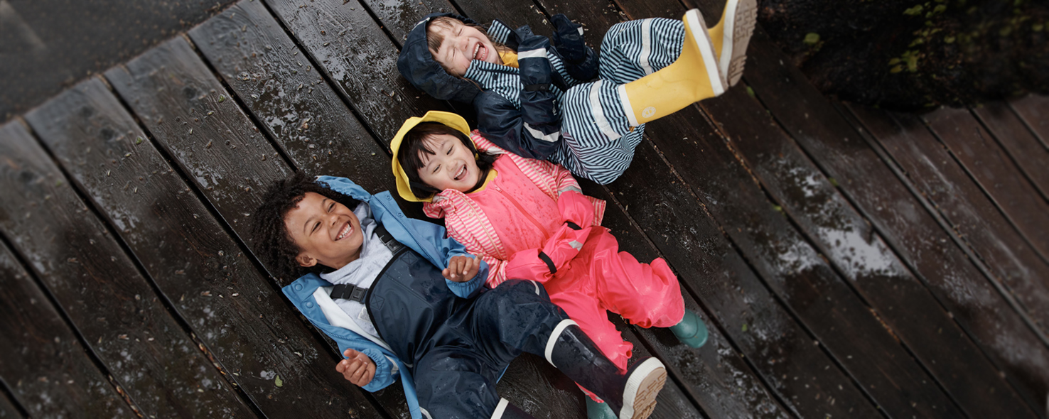 Дитячі дощовики та гумові чоботи