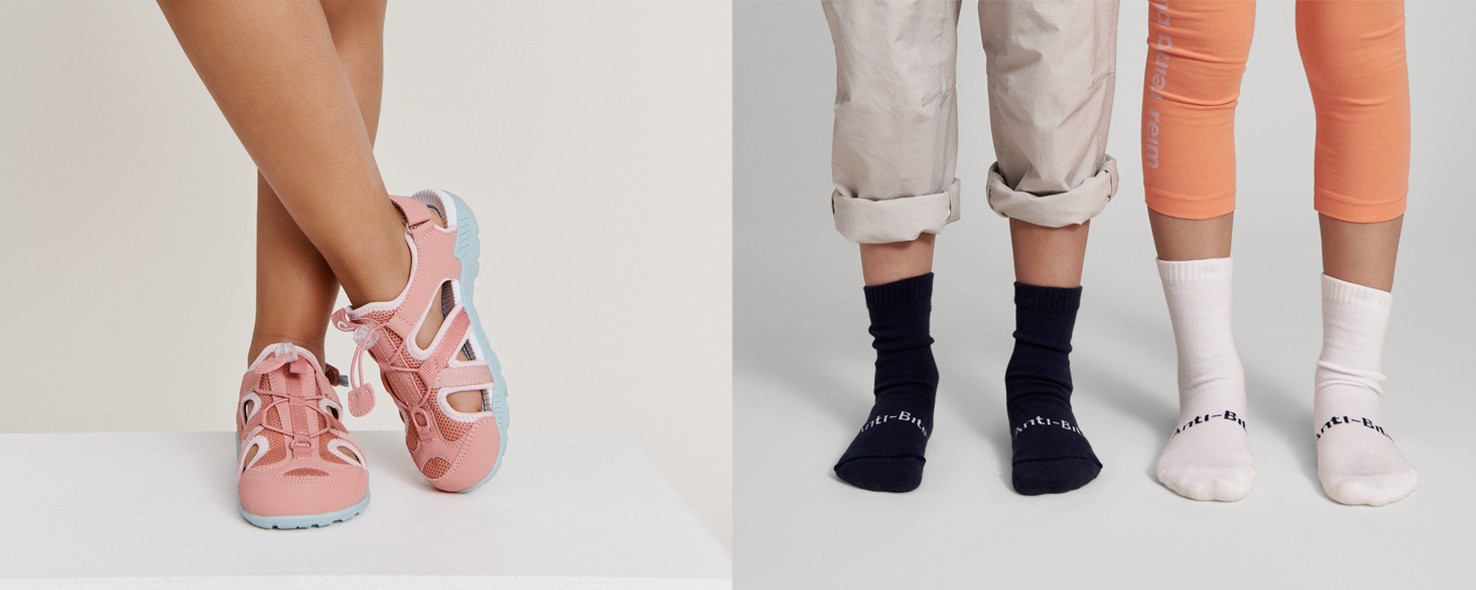 Дитячі босоніжки та шкарпетки